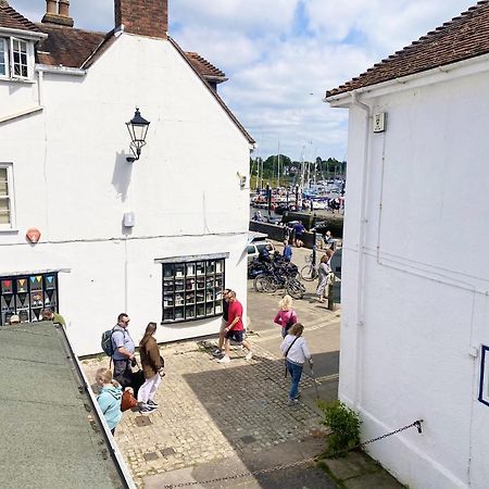 Stylish Cottage With Quay And River View Lymington Extérieur photo