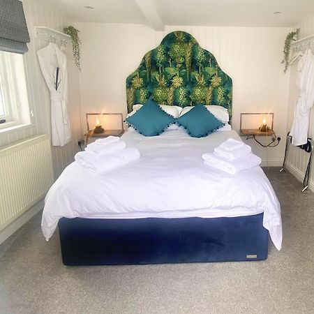 Stylish Cottage With Quay And River View Lymington Extérieur photo