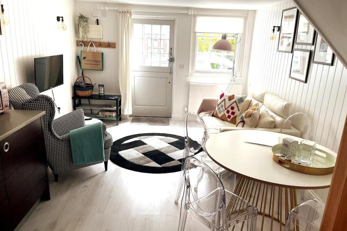 Stylish Cottage With Quay And River View Lymington Extérieur photo