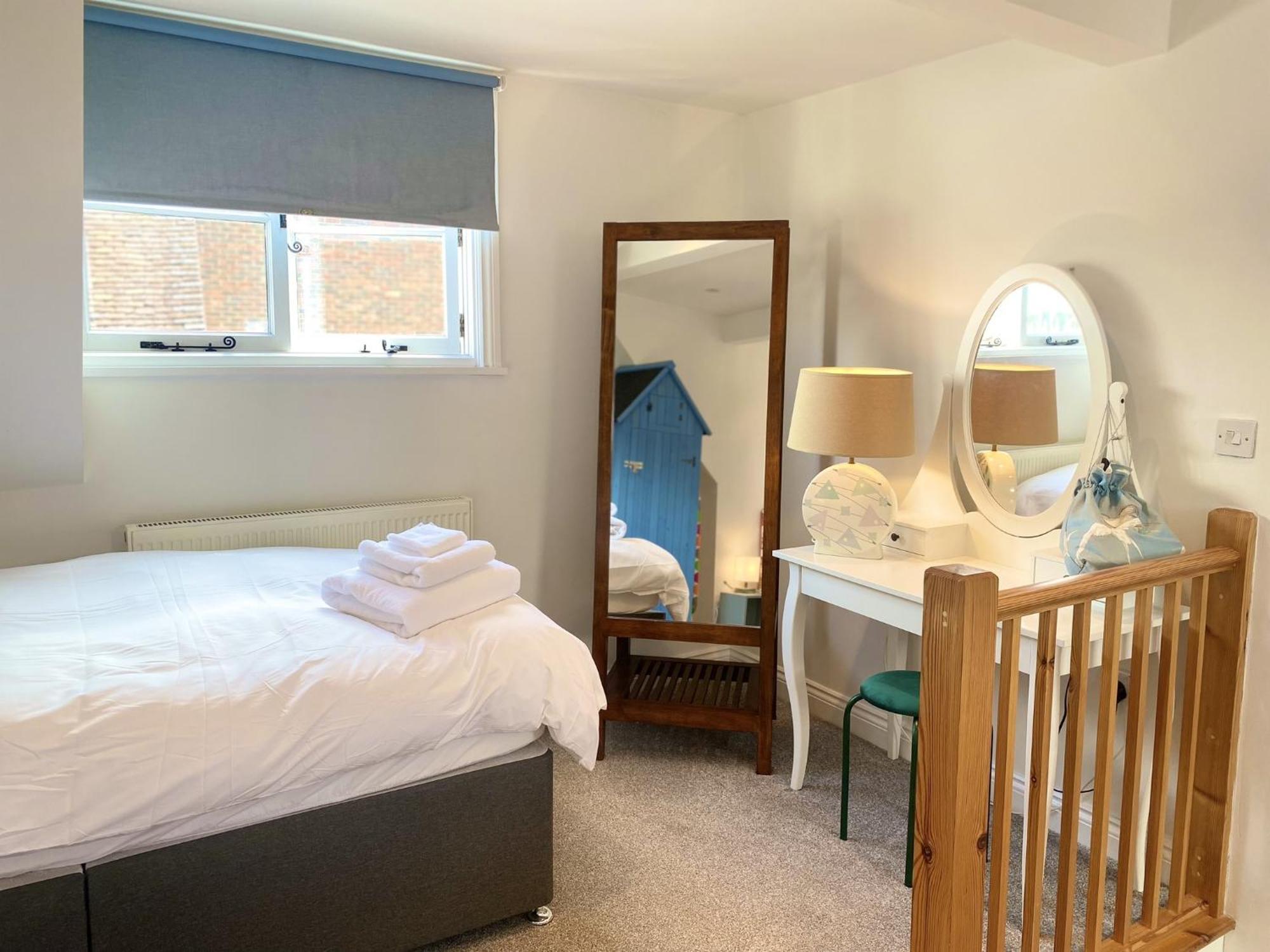 Stylish Cottage With Quay And River View Lymington Extérieur photo