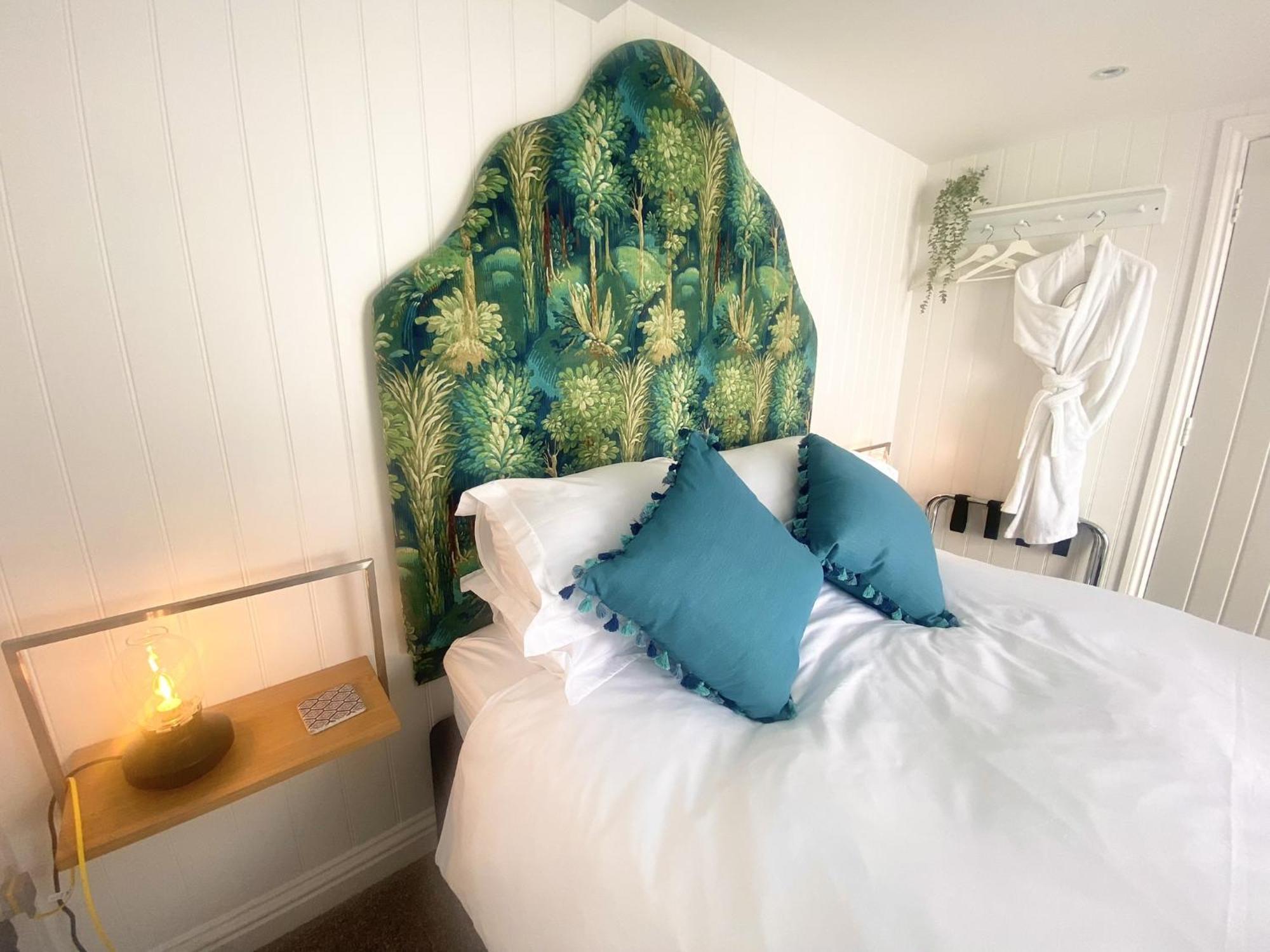 Stylish Cottage With Quay And River View Lymington Extérieur photo