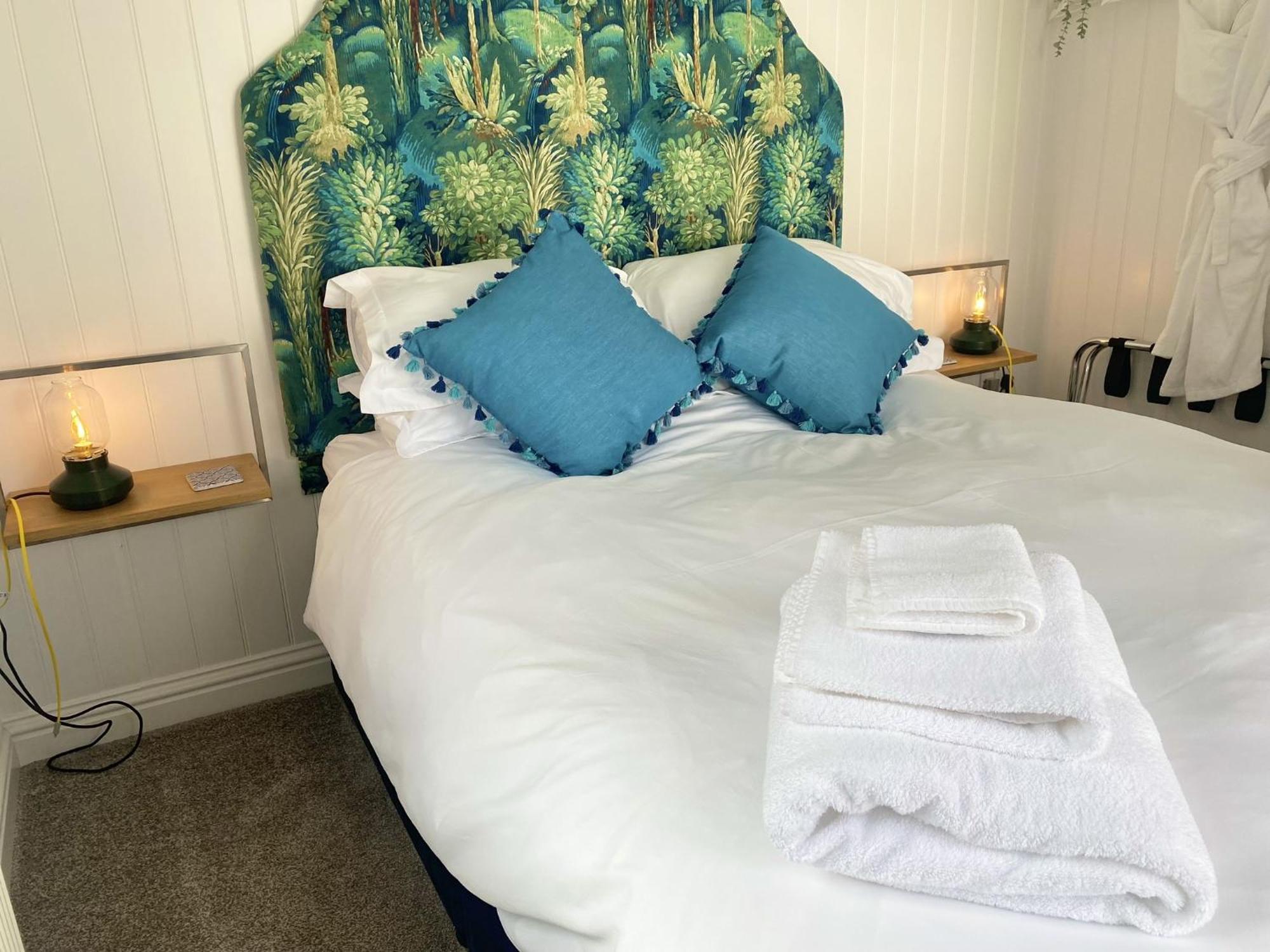 Stylish Cottage With Quay And River View Lymington Extérieur photo